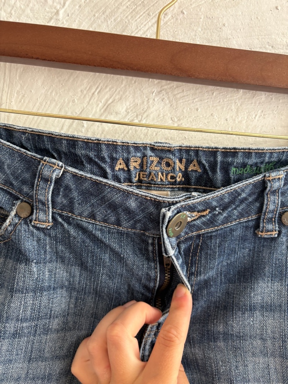 Womans arizona jeans distressed relaxed boyfriend jeans - Picture 4 of 10
